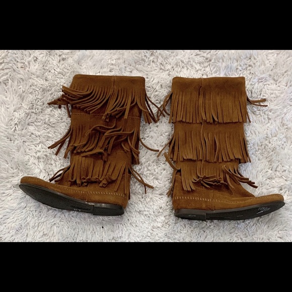 NWT Minnetonka 3-Layer Fringe Boots - Picture 3 of 6
